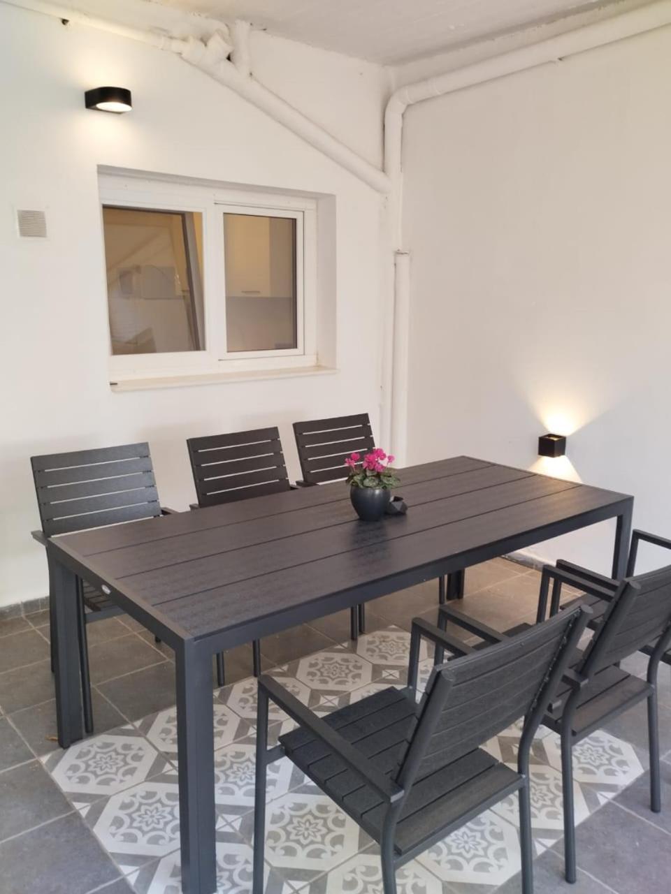 Black N' White Cozy Housegarden أليكسانثيربوليس المظهر الخارجي الصورة